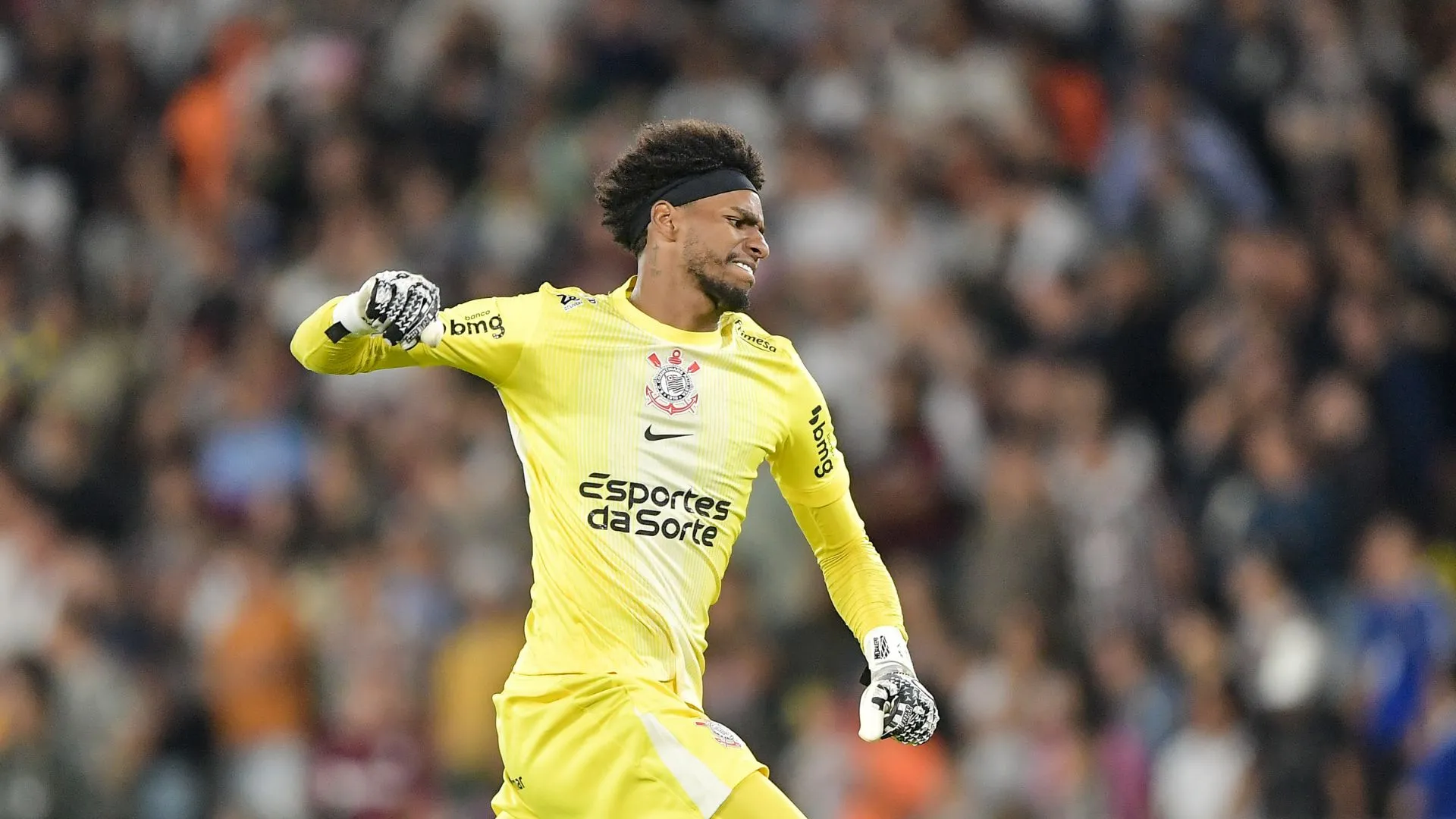 Hugo Souza pede Corinthians agressivo no Derby e reconhece desvantagem financeira contra o Palmeiras - Thiago RibeiroAGIF