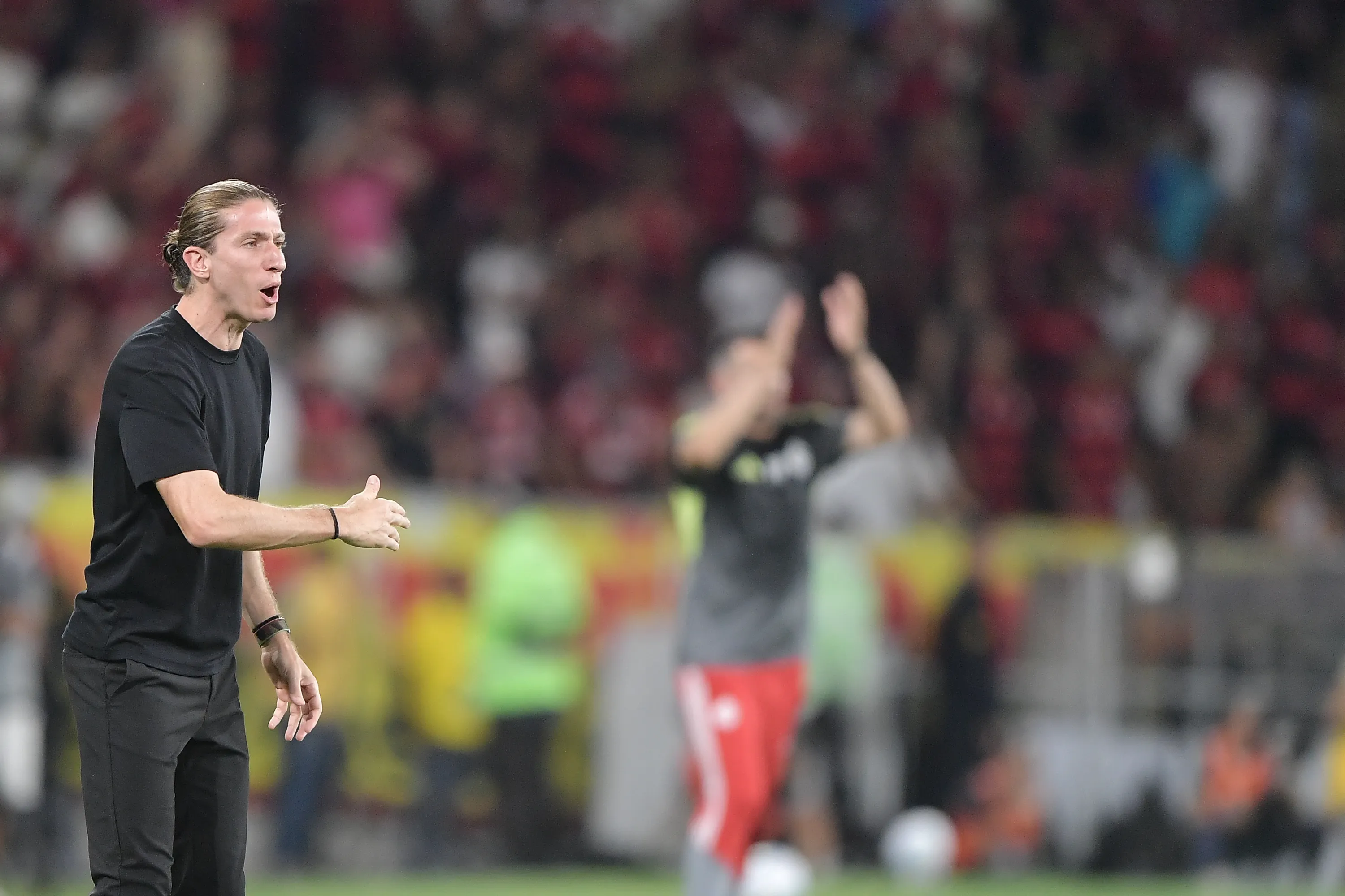 RJ – RIO DE JANEIRO – 04/02/2026 – BRASILEIRO A 2026, FLAMENGO X INTERNACIONAL – Filipe Luis tecnico do Flamengo durante partida contra o Internacional no estadio Maracana pelo campeonato Brasileiro A 2026. Foto: Thiago Ribeiro/AGIF