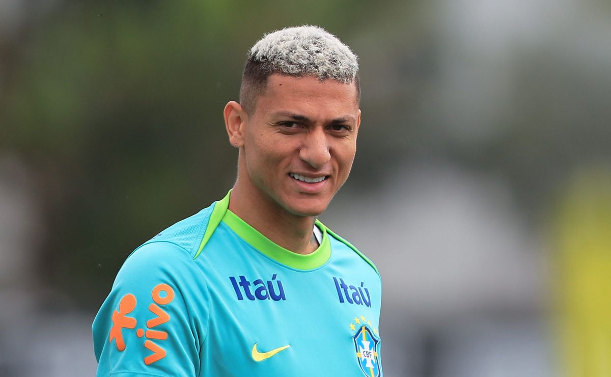 Filipe Luís aprova Richarlison no Flamengo e diretoria vê o atleta no perfil buscado para o ataque