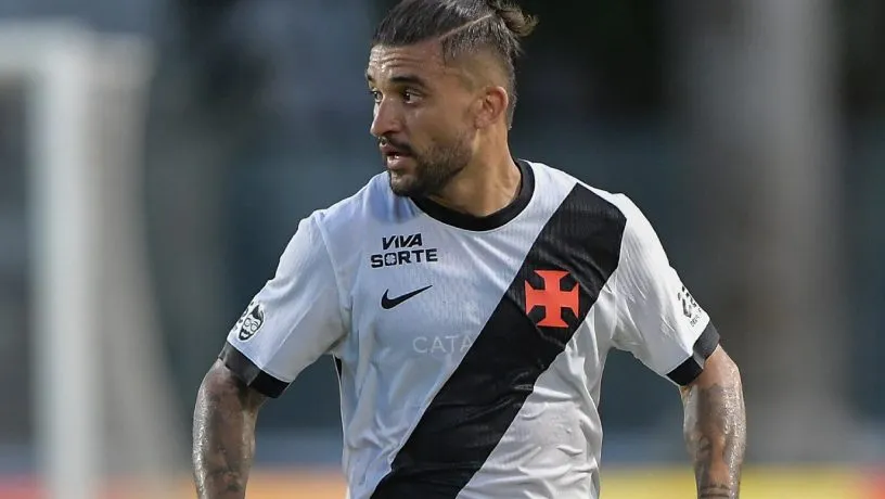 Victor Luís em campo pelo Vasco – Foto: Thiago Ribeiro/AGIF