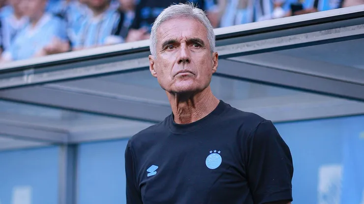 Luís Castro pede mais jogadores qualificados para Grêmio aguentar a maratona de jogos