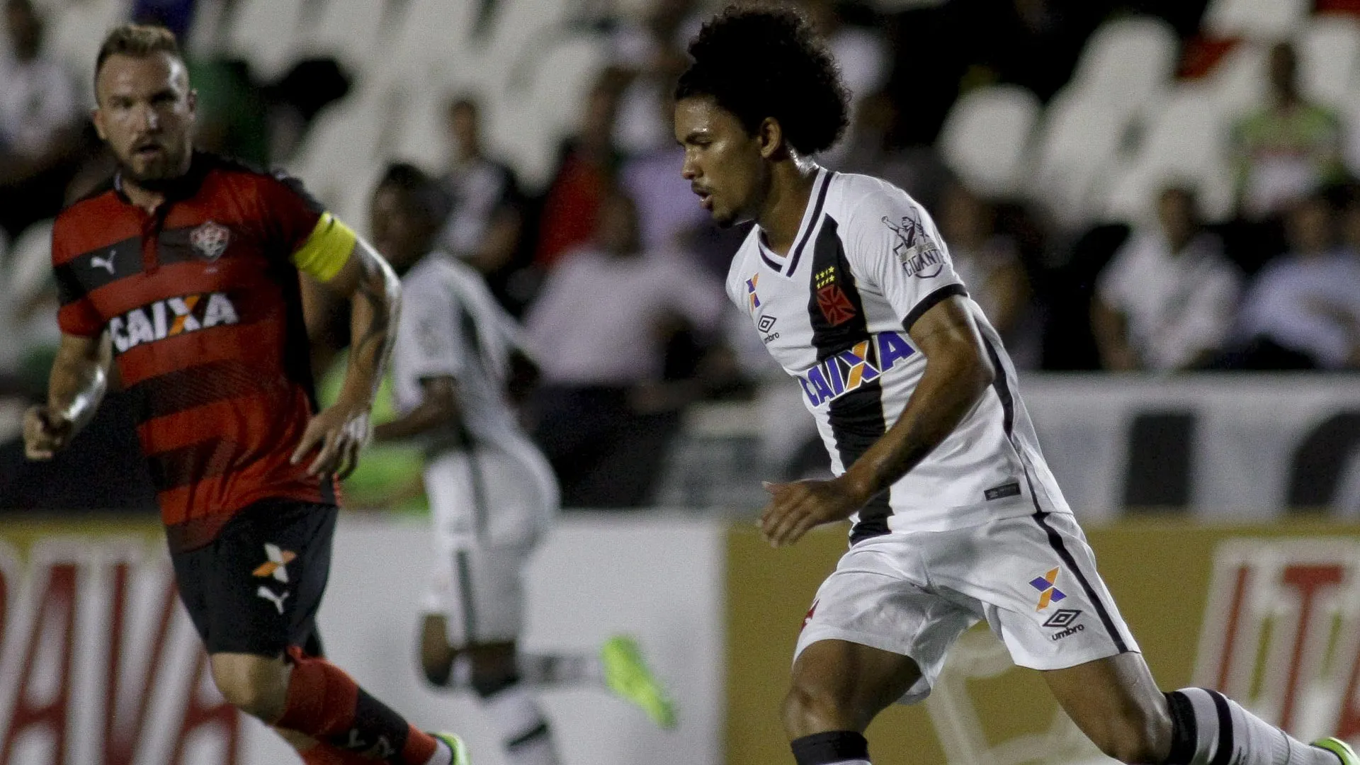 Douglas Luiz, ex-Vasco