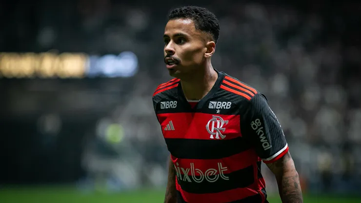 Santos leva 'chapéu' do Corinthians e fica distante de contratar meio-campista Allan. Foto: Fernando Moreno/AGIF
