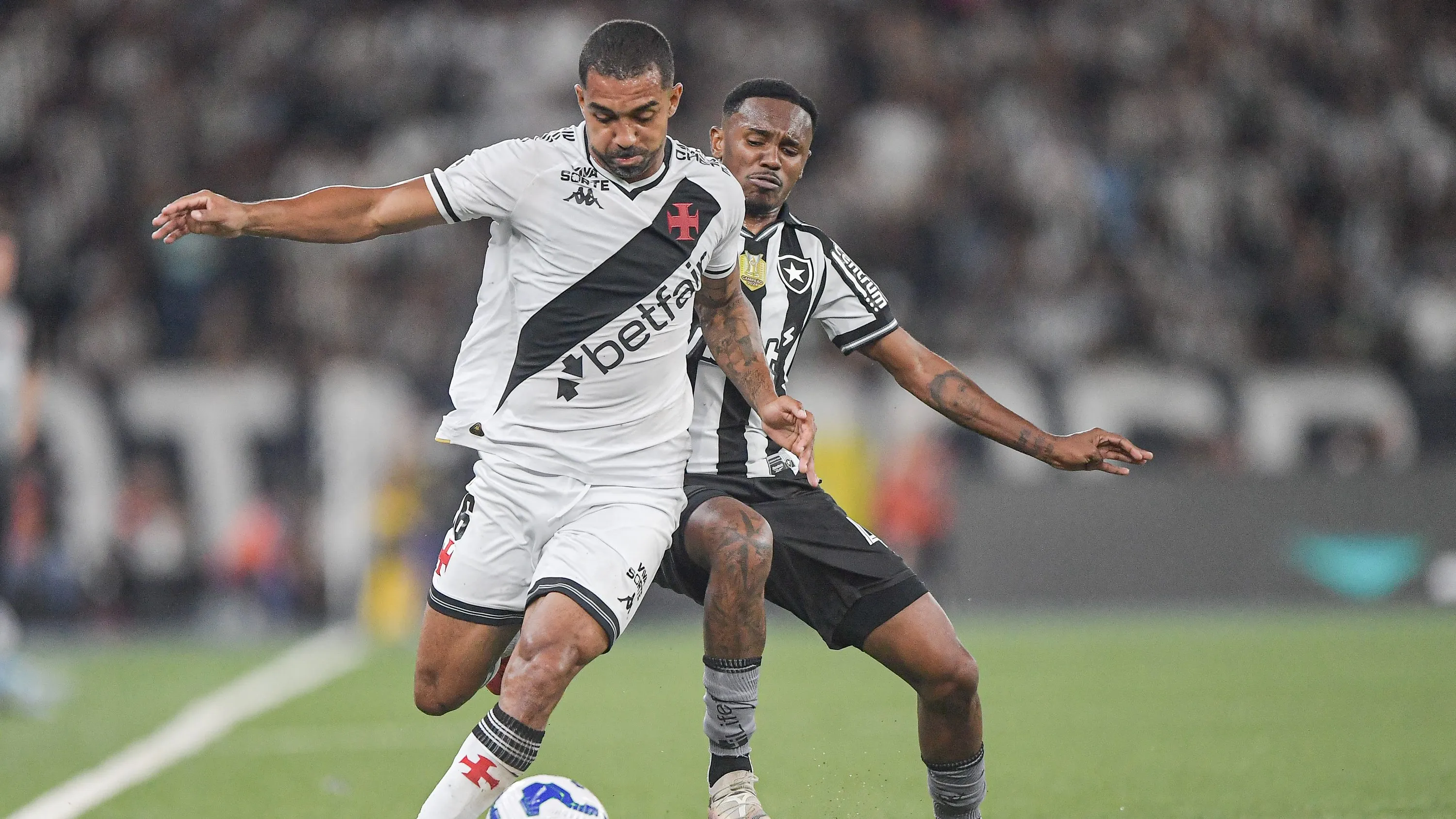 Paulo Henrique jogador do Botafogo durante partida contra o Vasco. Foto: Thiago Ribeiro/AGIF