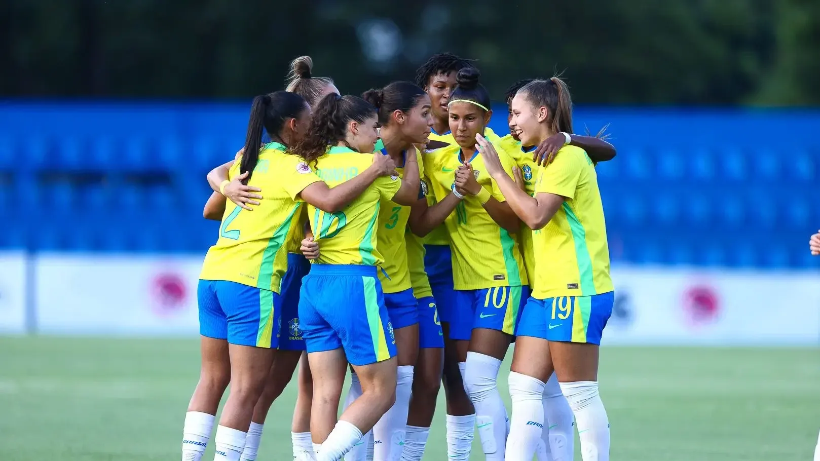 Seleção Brasileira Feminina em jogo contra a Bolívia no Sul-Americano Feminino Sub-20