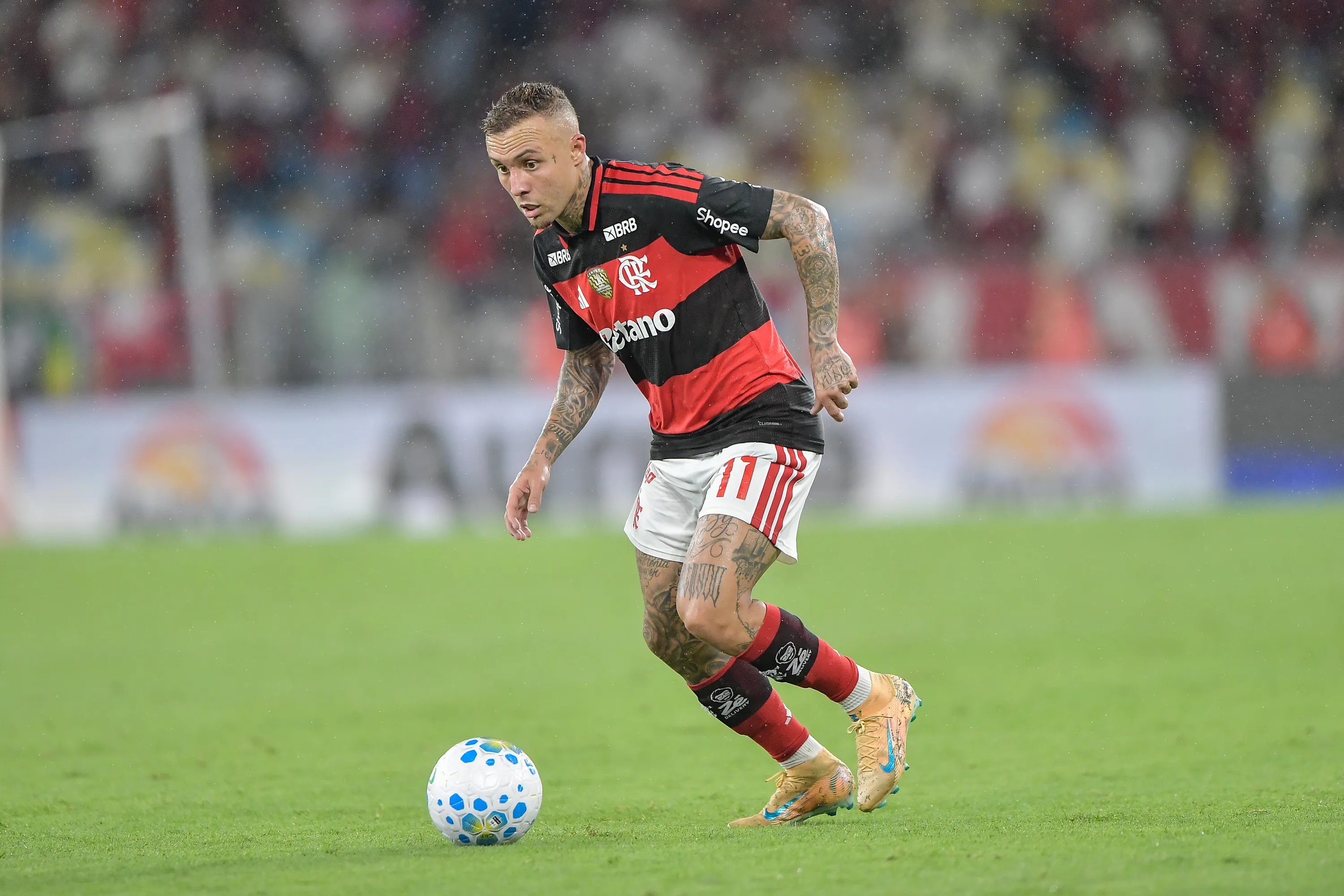 Everton Cebolinha jogador do Flamengo durante partida contra o Internacional no estadio Maracana pelo campeonato Brasileiro A 2026. Foto: Thiago Ribeiro/AGIF
