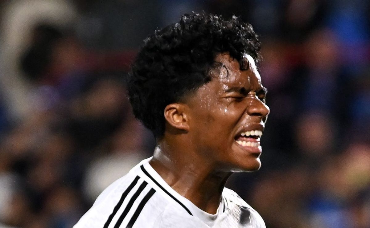 Ex-Palmeiras, Endrick leva “dois cartões vermelhos” e gera polêmica em expulsão no Lyon