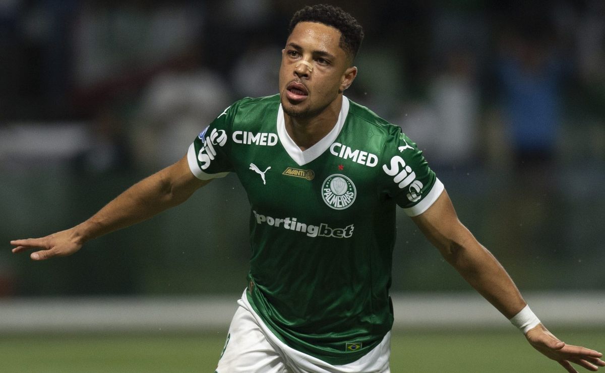 Vitor Roque sofre pênalti polêmico e marca para o Palmeiras contra o Fluminense pelo Brasileirão