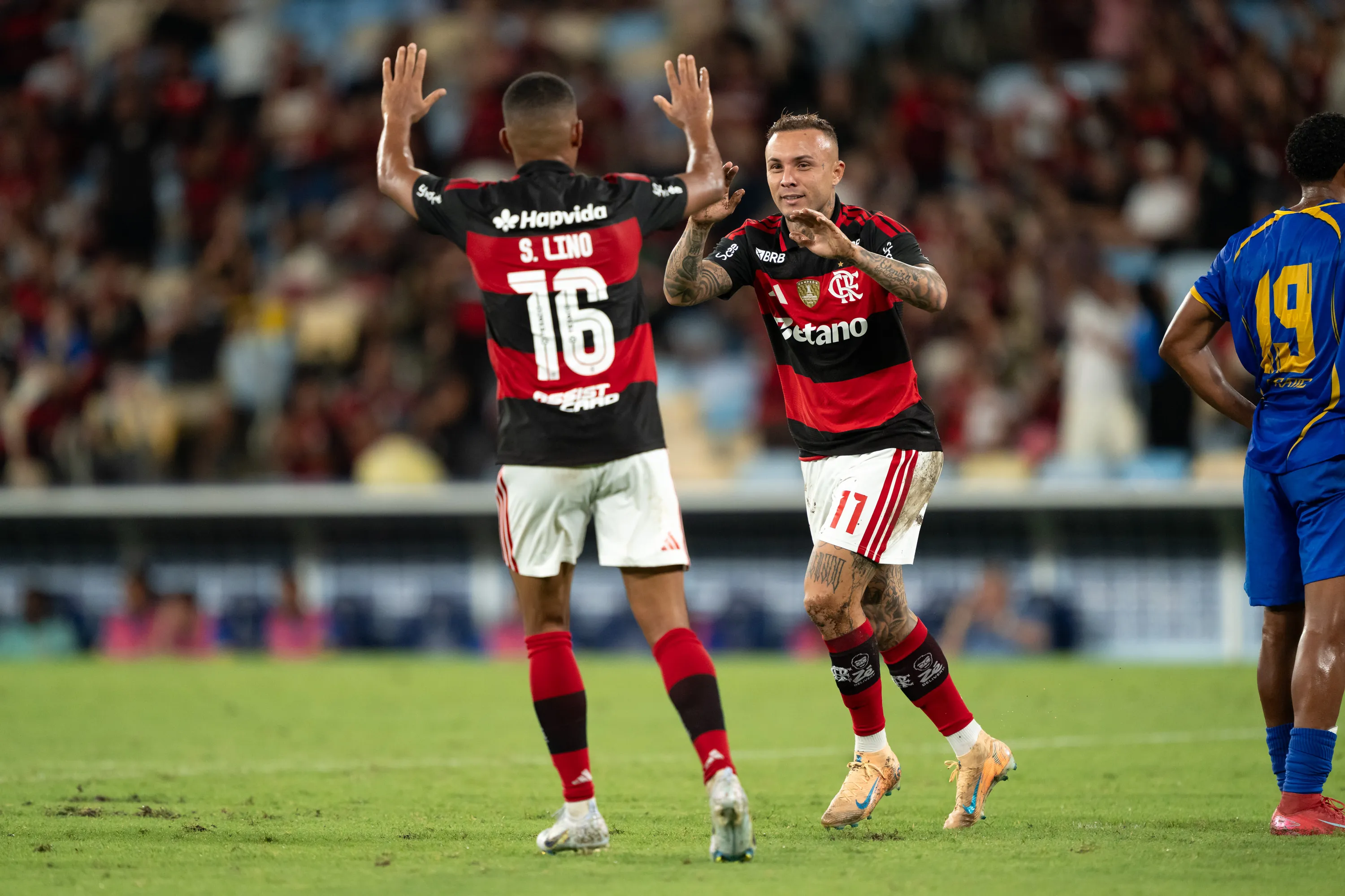 Cebolinha marcou um dos gols em goleada sobre o Sampaio no Carioca. Foto: Jorge Rodrigues/AGIF