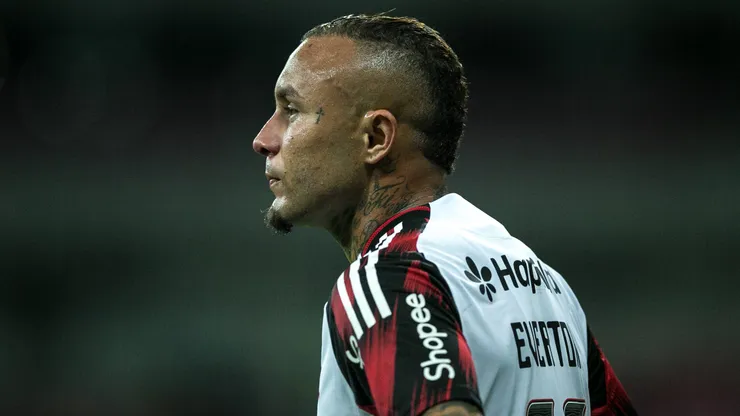 PE - SAO LOURENCO DA MATA - 15/11/2025 - BRASILEIRO A 2025, SPORT X FLAMENGO - Everton Cebolinha jogador do Flamengo durante a partida contra o Sport na Arena de Pernambuco, pelo Campeonato Brasileiro A 2025. Foto: Marlon Costa/AGIF