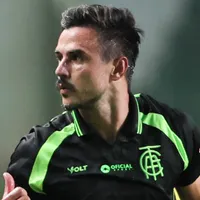 Willian Bigode pode enfrentar o Cruzeiro no clássico mineiro