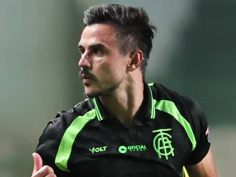 Willian Bigode pode enfrentar o Cruzeiro no clássico mineiro