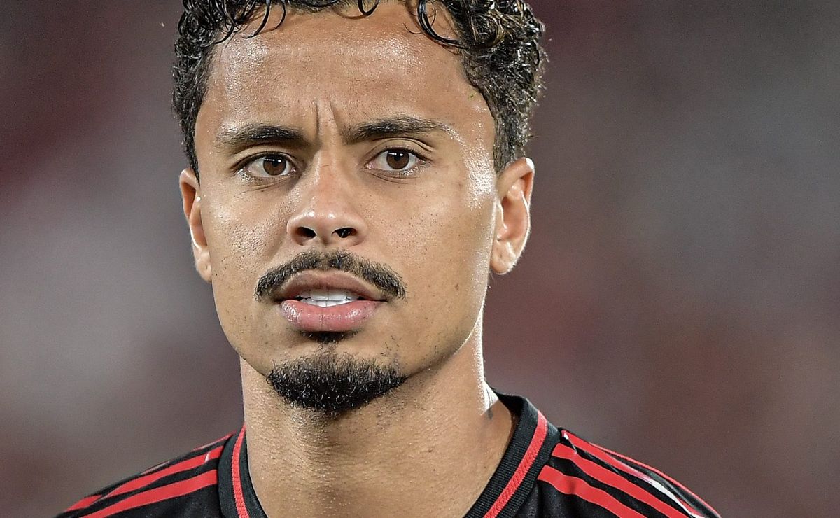 Corinthians busca solução com Allan e tenta acordo com Flamengo para dividir salário de R$ 850 mil