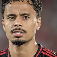 Corinthians tenta acordo com Flamengo para dividir salário de Allan