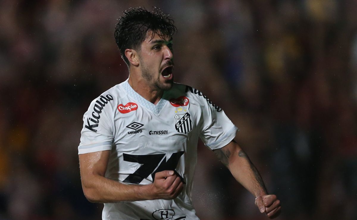 João Basso pode ganhar sequência no Santos com Vojvoda e vira opção após lesão de Frías