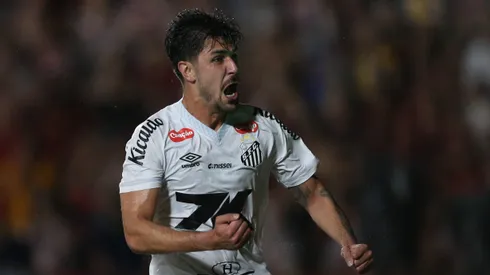 PE – RECIFE – 26/07/2025 – BRASILEIRO A 2025, SPORT X SANTOS – Joao Basso jogador do Santos durante a partida entre Sport e Santos no Estadio da Ilha do Retiro em Recife (PE), pelo campeonato brasileiro Serie A. Foto: Marlon Costa/AGIF
