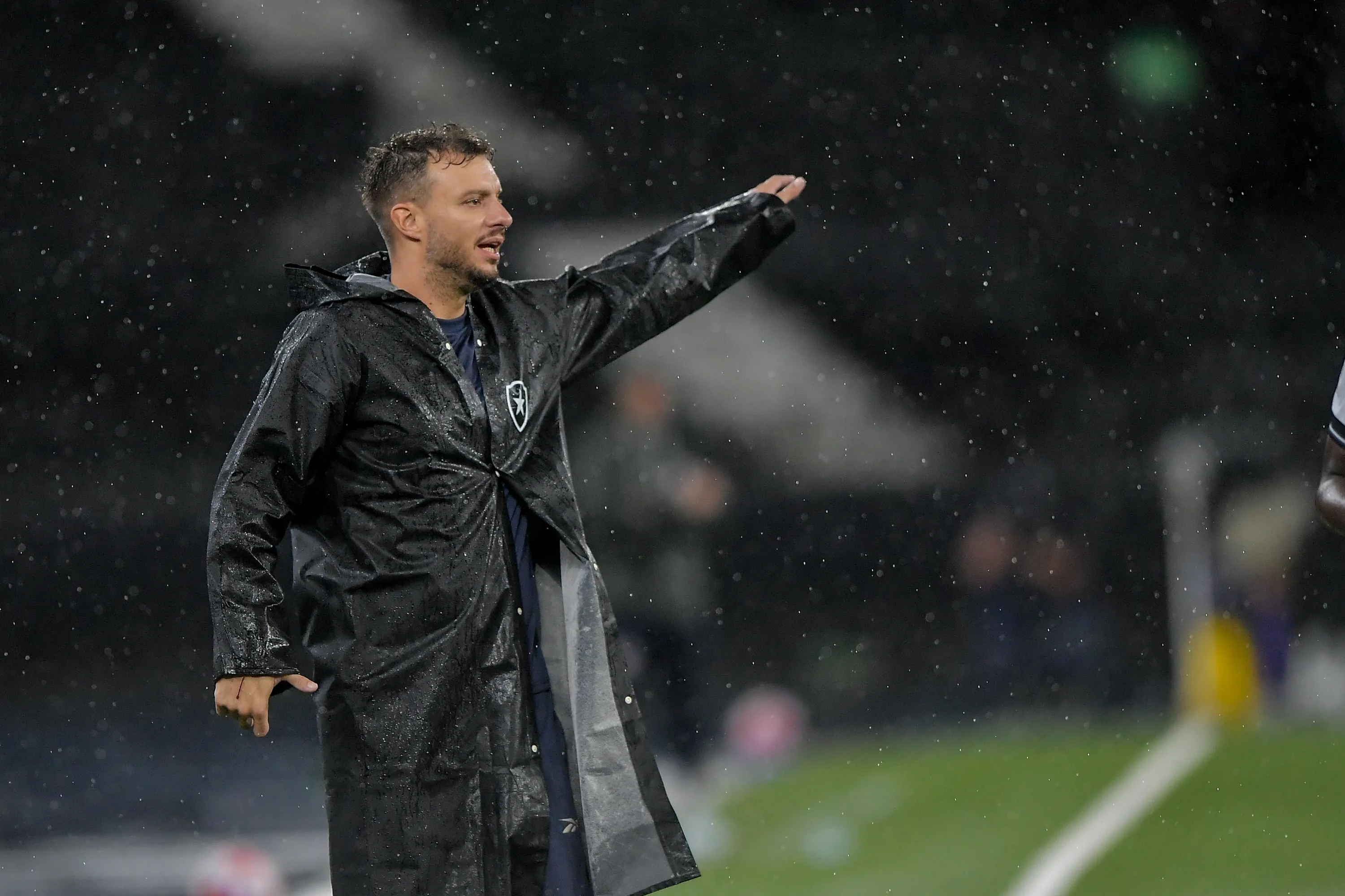 RJ – RIO DE JANEIRO – 01/02/2026 – CARIOCA 2026, BOTAFOGO X FLUMINENSE – Martin Anselmi tecnico do Botafogo durante partida contra o Fluminense no estadio Engenhao pelo campeonato Carioca 2026. Foto: Thiago Ribeiro/AGIF