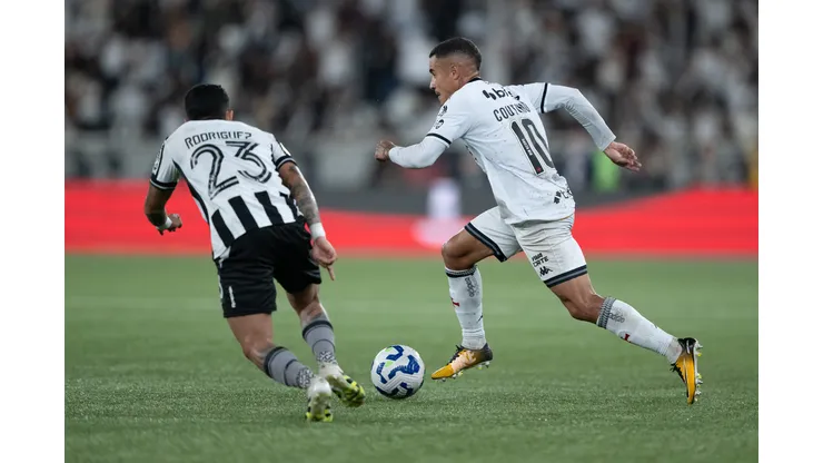 RJ - RIO DE JANEIRO - 11/09/2025 - COPA DO BRASIL 2025, BOTAFOGO X VASCO - Coutinho jogador do Vasco durante partida contra o Botafogo no estadio Engenhao pelo campeonato Copa Do Brasil 2025. Foto: Jorge Rodrigues/AGIF