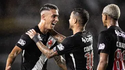 Puma comemora com Coutinho e Barros gol contra a Chapecoense