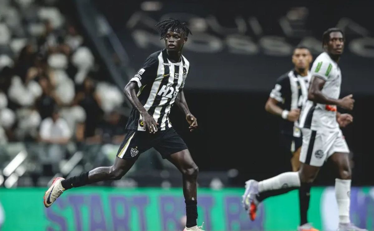 Cissé aproveita primeira chance como titular e muda leitura interna no Atlético-MG