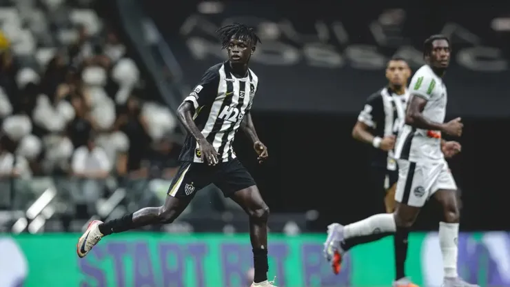 Cissé chama atenção em primeira partida como titular e surge como alternativa no meio do Atlético-MG — Pedro Souza Atlético