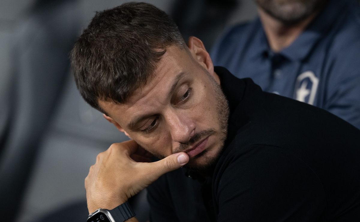 Botafogo sofre pressão da FERJ nos bastidores para alterar lista de relacionados contra o Vasco pelo Carioca