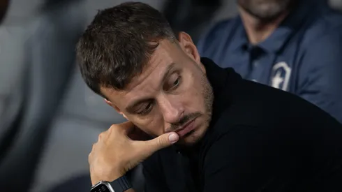 Anselmi precisou adicionar mais titulares após risco de punição em regulamento da FERJ
