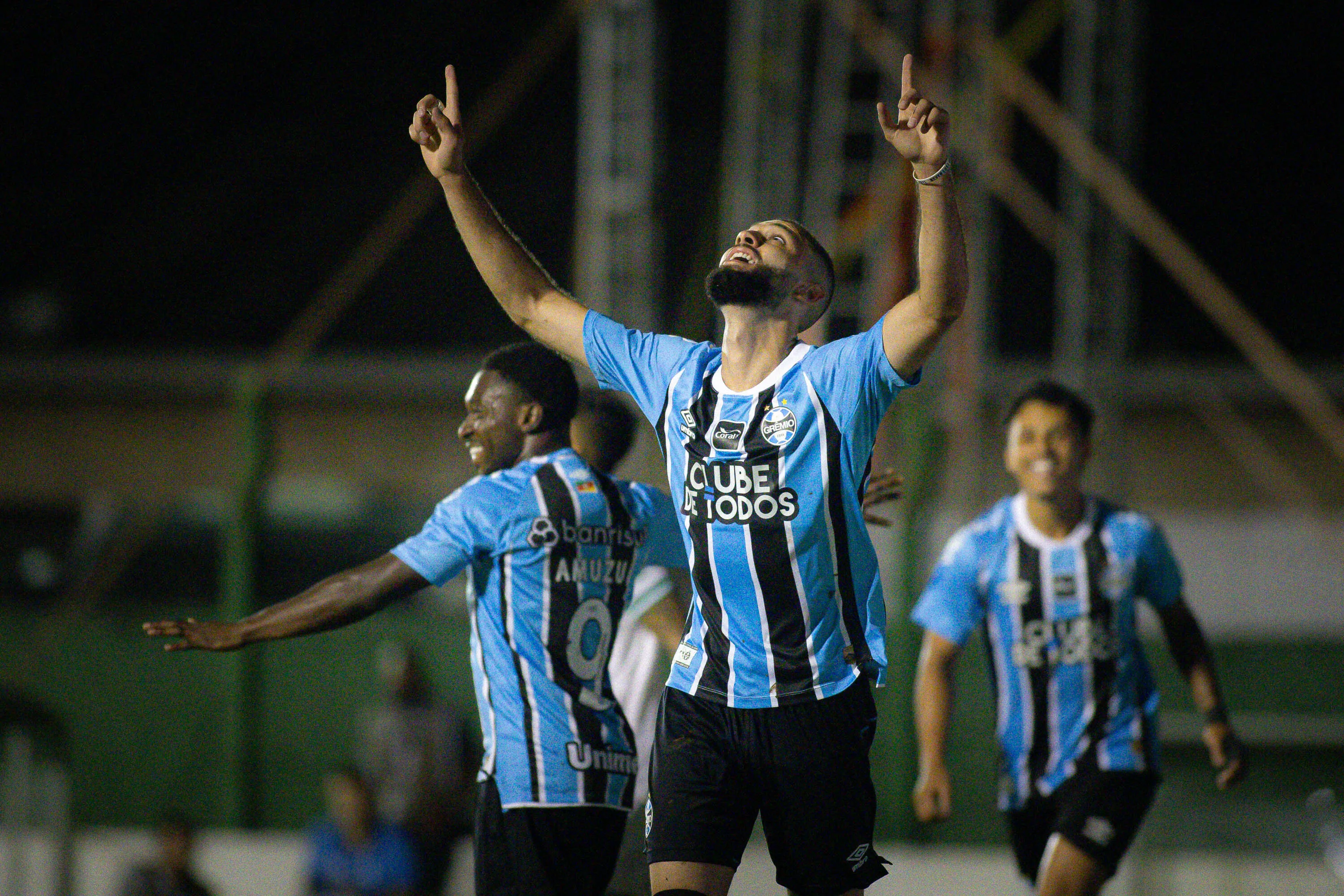 Wagner Leonardo celebra gol pelo Grêmio. Foto: Maxi Franzoi/AGIF