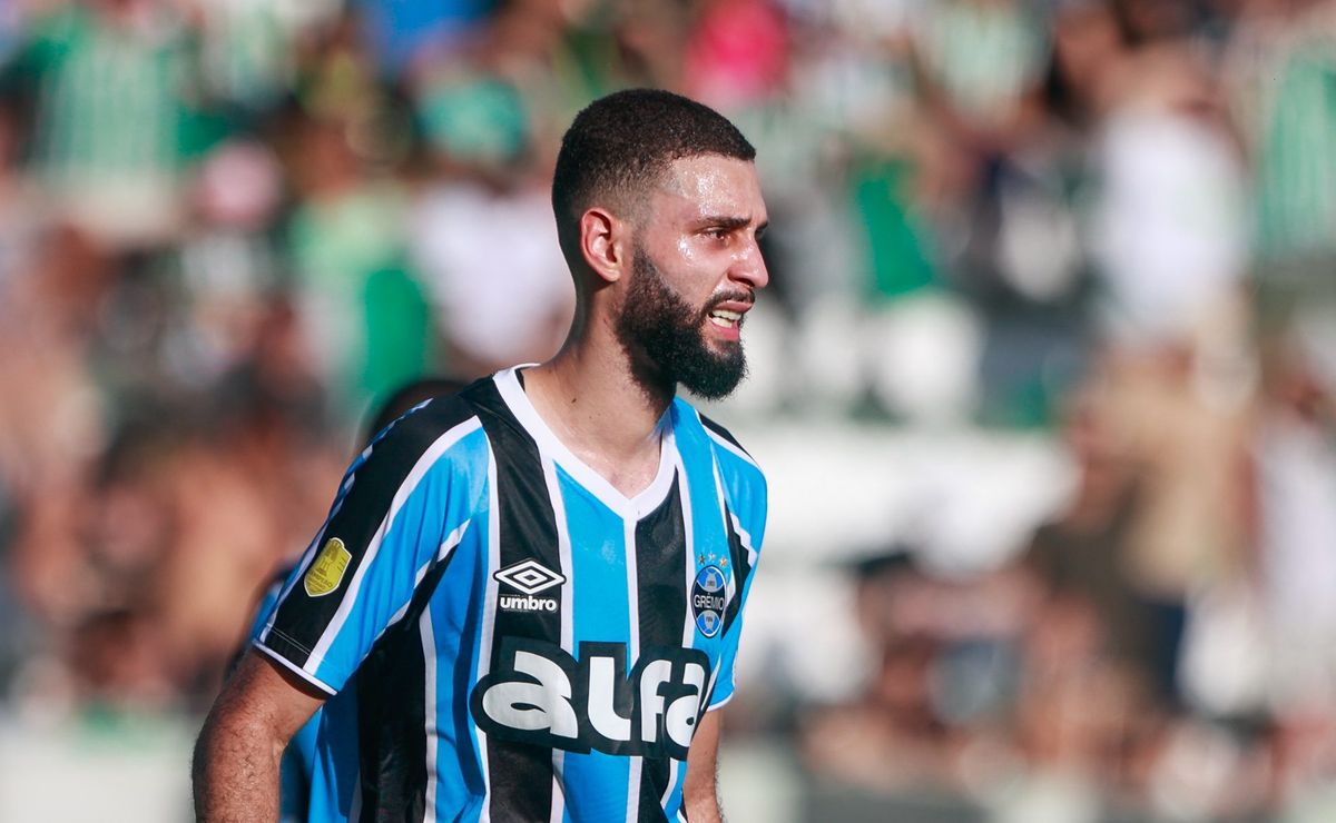 Especulado no Palmeiras, saída de Wagner Leonardo do Grêmio é descartada por Luís Castro
