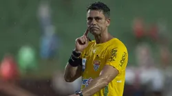 Flávio Rodrigues de Souza foi o árbitro do confronto