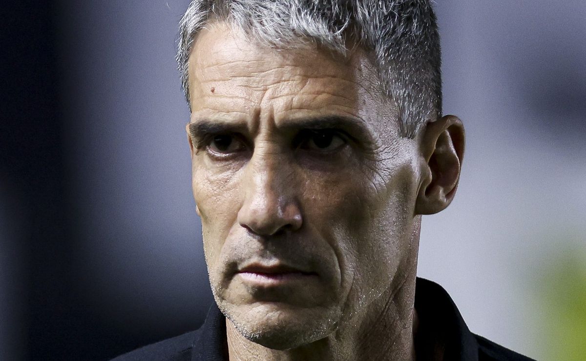 Santos vence, mas Vojvoda chama atenção pela estratégia montada contra o Peixe