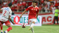 Bernabei, lateral-esquerdo do Inter em partida pelo campeonato gaúcho (Foto: Ricardo Duarte / Internacional)