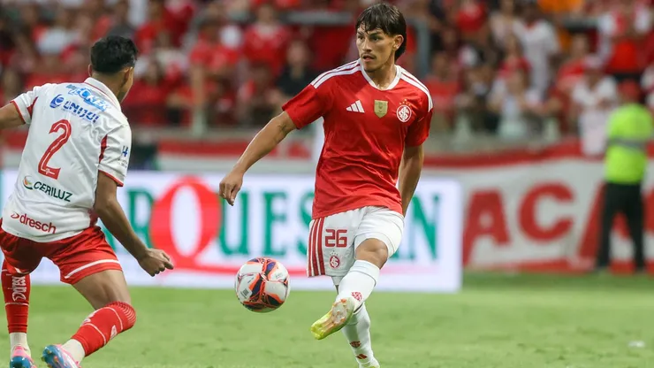 Bernabei, lateral-esquerdo do Inter em partida pelo campeonato gaúcho (Foto: Ricardo Duarte / Internacional)