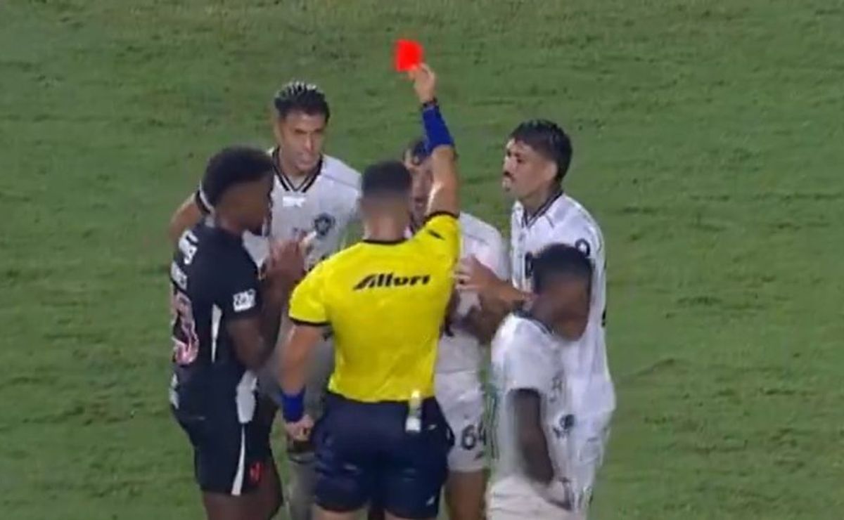 Expulsão de Marquinhos define clássico e Botafogo perde para o Vasco no Campeonato Carioca