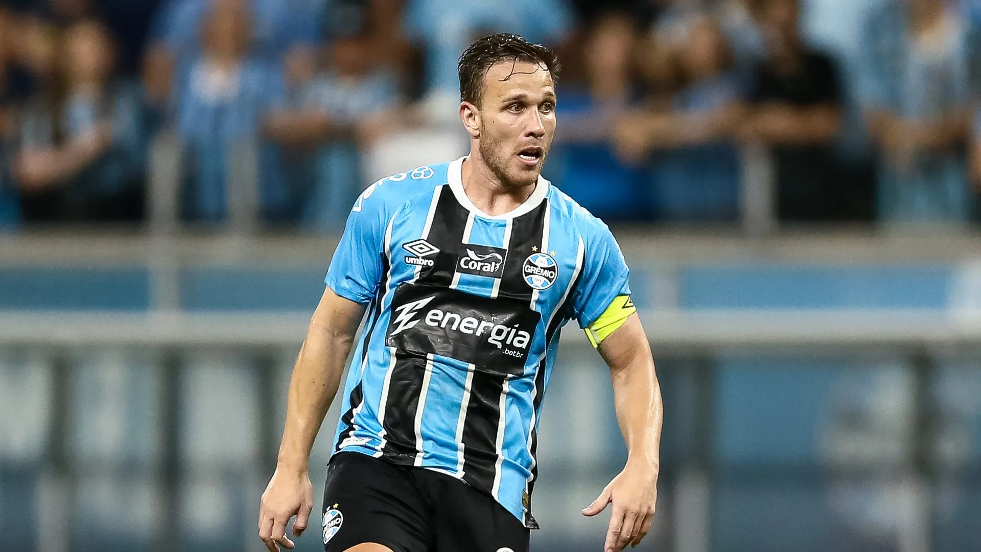Arthur, volante do Grêmio em partida pelo campeonato brasileiro (Foto: Pedro H. Tesch/Getty Images)
