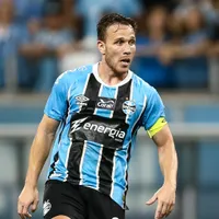 Grêmio indica permanência de Arthur até julho