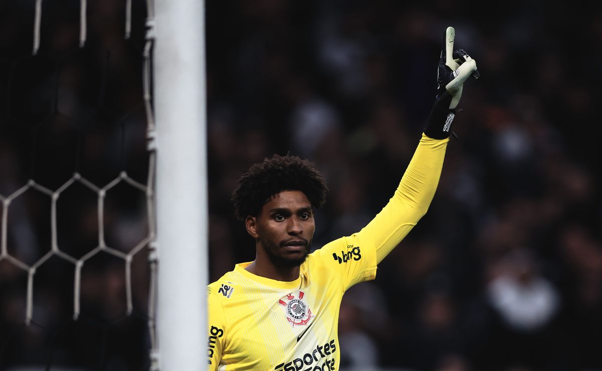 Hugo Souza dribla Flaco López, em Corinthians x Palmeiras, e lance viraliza entre os torcedores