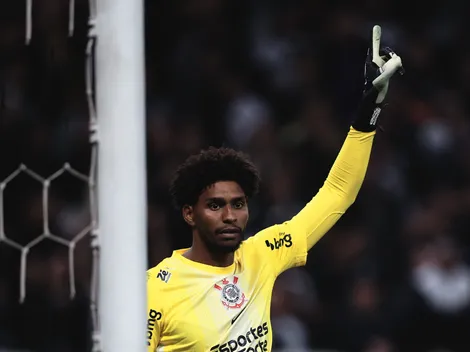 Hugo Souza dribla Flaco López e lance viraliza no clássico