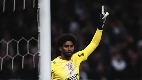 Momento do goleiro chamou atenção dos torcedores
