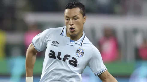 Marlon, lateral-esquerdo em partida pelo campeonato brasileiro (Foto: Alexandre Schneider/Getty Images)

