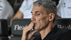 Juan Pablo Vojvoda, técnico do Santos, durante partida contra o Sao Paulo no estadio Vila Belmiro pelo campeonato Brasileiro A 2026. Foto: Jota Erre/AGIF