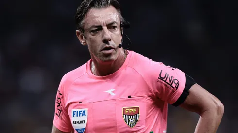Árbitro Raphael Claus expulsou o treinador palmeirense. 
