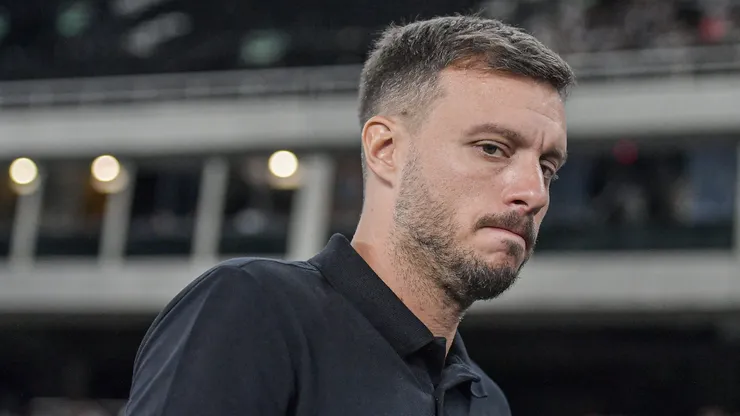 Martin Anselmi técnico do Botafogo durante partida contra o Cruzeiro no estadio Engenhao pelo campeonato Brasileiro A 2026