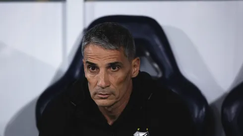 SP – BARUERI – 14/01/2026 – PAULISTA 2026, PALMEIRAS X SANTOS – Juan Pablo Vojvoda tecnico do Santos durante partida contra o Palmeiras no estadio Arena Barueri pelo campeonato Paulista 2026.
