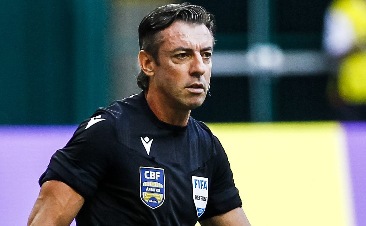 Vitória x Flamengo: Jogo do Brasileirão terá Claus apitando apenas 48h depois de ser escalado no clássico entre Corinthians x Palmeiras