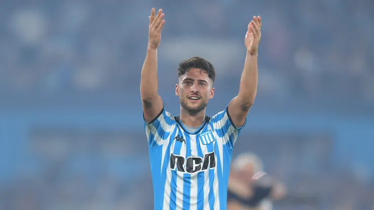 AVELLANEDA, ARGENTINA - OCTOBER 31: Marco Di Cesare of Racing Club celebrates after winning the Copa CONMEBOL Sudamericana 2024 Semifinal second leg match between Racing Club and Corinthians at Presidente Peron Stadium on October 31, 2024 in Avellaneda, Argentina. (Photo by Marcelo Endelli/Getty Images)