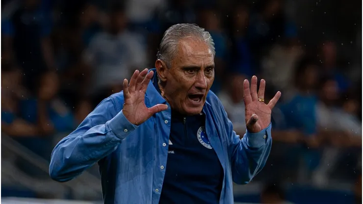 Tite segue como técnico do Cruzeiro.