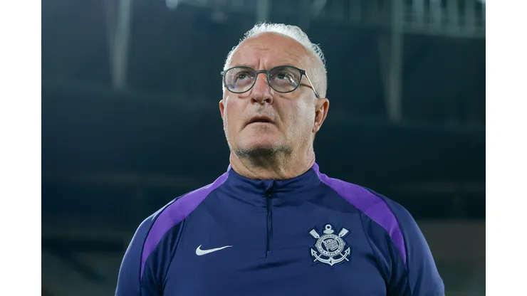 RJ - RIO DE JANEIRO - 13/09/2025 - BRASILEIRO A 2025, FLUMINENSE X CORINTHIANS - Dorival Junior tecnico do Corinthians durante partida contra o Fluminense no estadio Maracana pelo campeonato Brasileiro A 2025. Foto: Thiago Ribeiro/AGIF