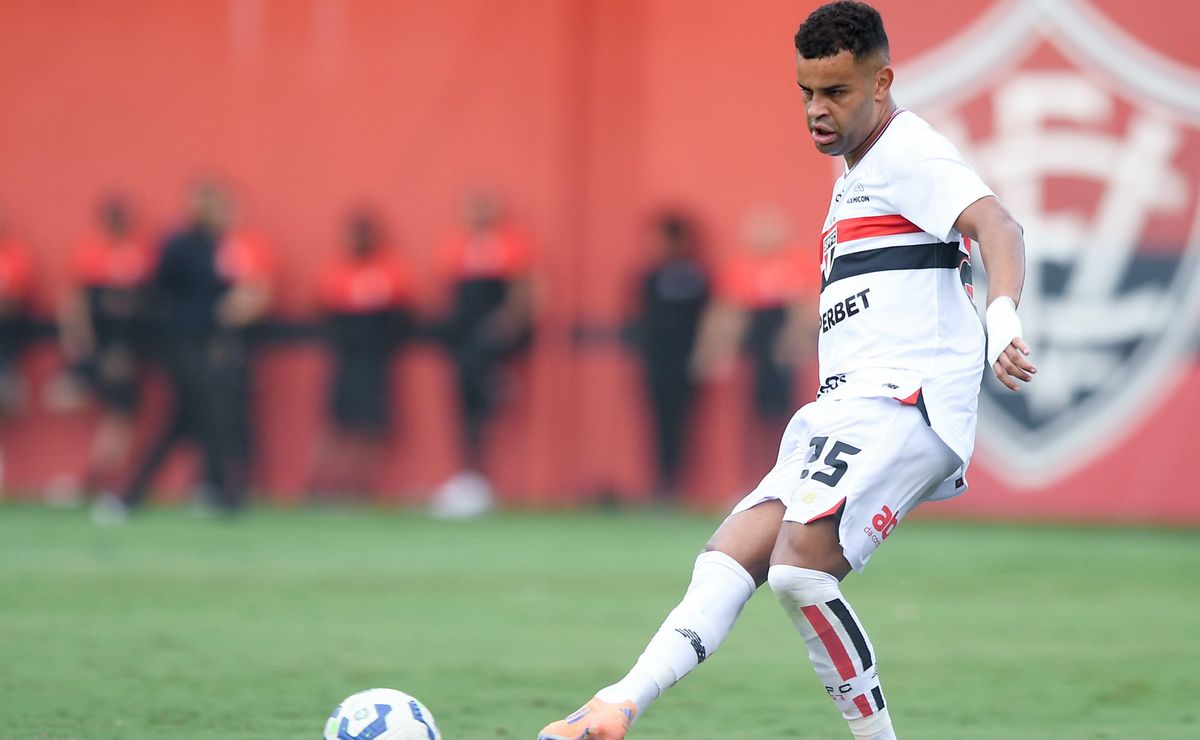 Santos mira Alisson do São Paulo após perder espaço com Crespo e MLS entra forte na disputa