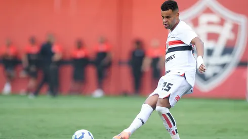 BA – SALVADOR – 07/12/2025 – BRASILEIRO A 2025, VITORIA X SAO PAULO – Alisson jogador do Sao Paulo durante partida contra o Vitoria no estadio Barradao pelo campeonato Brasileiro A 2025. Foto: Jhony Pinho/AGIF
